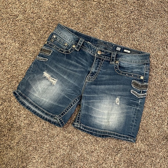 Miss Me Denim Frayed Rhinestone Embroidered Shorts Size 31 / Aa-17 - Picture 2 of 7